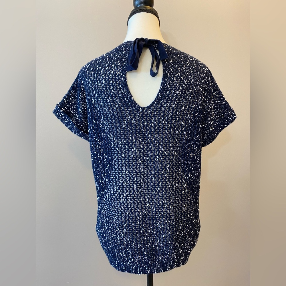 Elegant Navy Women's Sweater Blouse EUC Size M
Heidi Klum design
